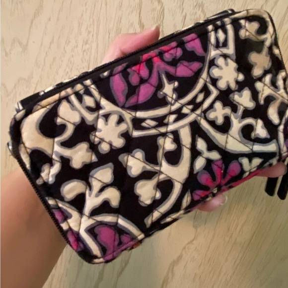 Vera Bradley RFID 3 in1 Crossbody Scroll Medallion Wristlet Mini Handbag MSRP$75 - Picture 4 of 10